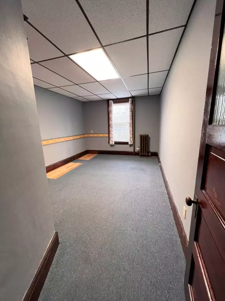 100 No. Winooski Ave B2, Burlington, VT | Large 4 Bedroom Apartment with 2 Garage Spaces | June 2027