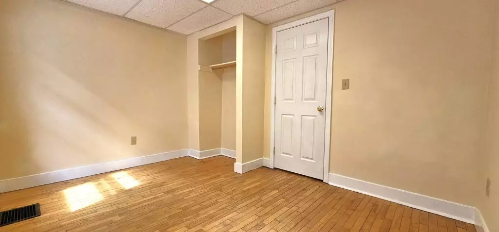9 Peru St, Burlington, VT | 5 Bedroom House with Private Yard & Parking | June 2027