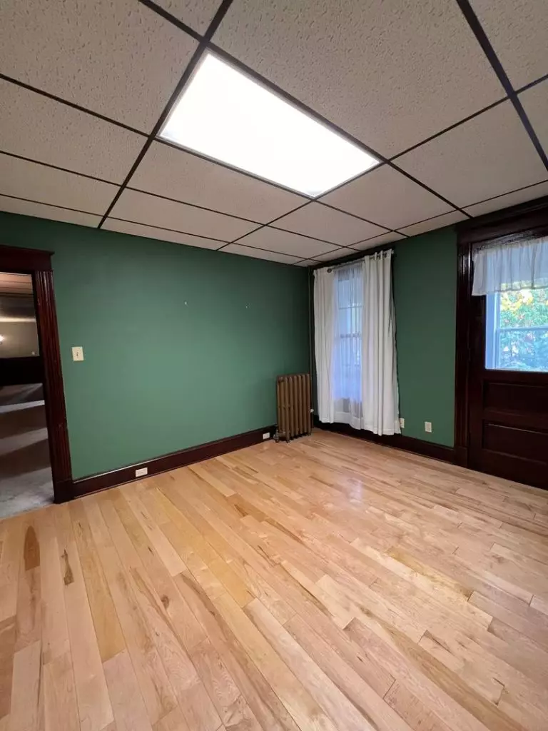 100 No. Winooski Ave B2, Burlington, VT | Large 4 Bedroom Apartment with 2 Garage Spaces | June 2027