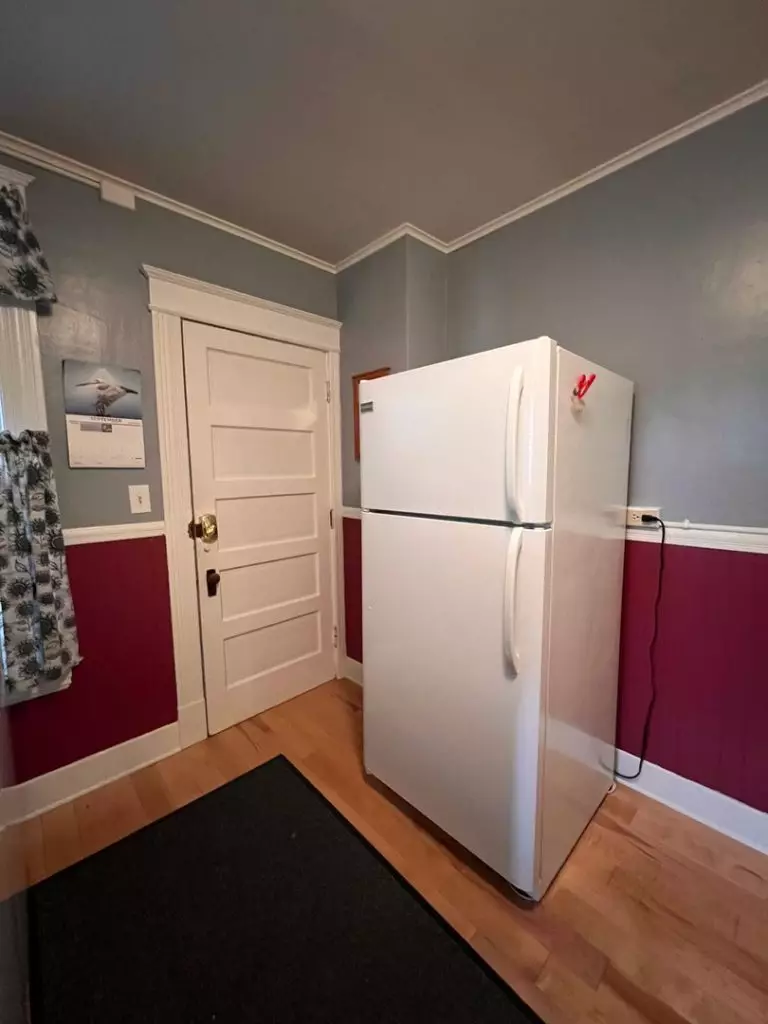 100 No. Winooski Ave B2, Burlington, VT | Large 4 Bedroom Apartment with 2 Garage Spaces | June 2027