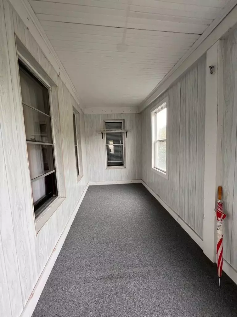 100 No. Winooski Ave B2, Burlington, VT | Large 4 Bedroom Apartment with 2 Garage Spaces | June 2027