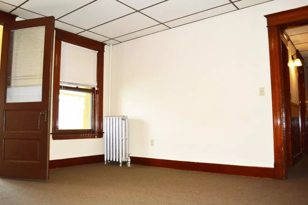 100 No. Winooski Ave B-1, Burlington, VT | Large 4 Bedroom Apartment with Heat & Hot Water Included | June 2027