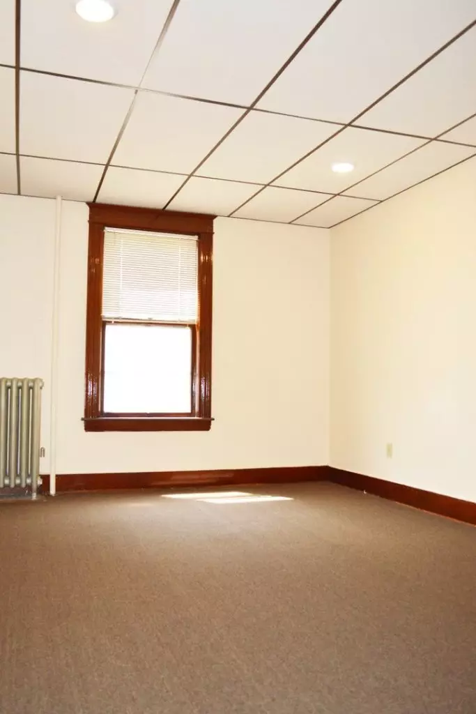 100 No. Winooski Ave B-1, Burlington, VT | Large 4 Bedroom Apartment with Heat & Hot Water Included | June 2027