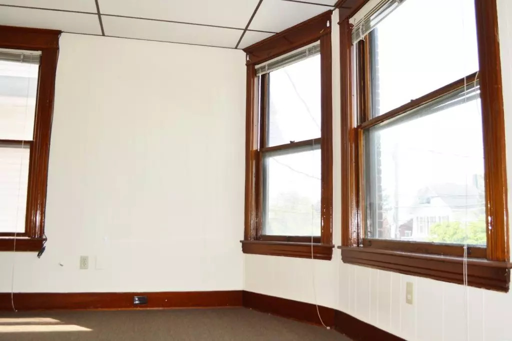 100 No. Winooski Ave B-1, Burlington, VT | Large 4 Bedroom Apartment with Heat & Hot Water Included | June 2027