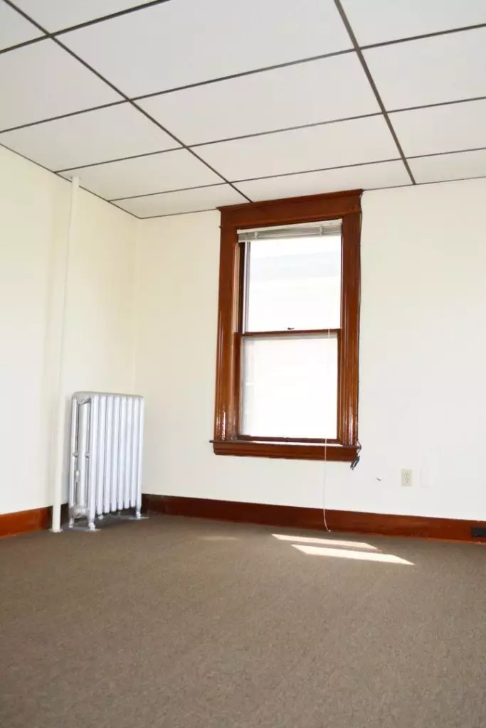 100 No. Winooski Ave B-1, Burlington, VT | Large 4 Bedroom Apartment with Heat & Hot Water Included | June 2027