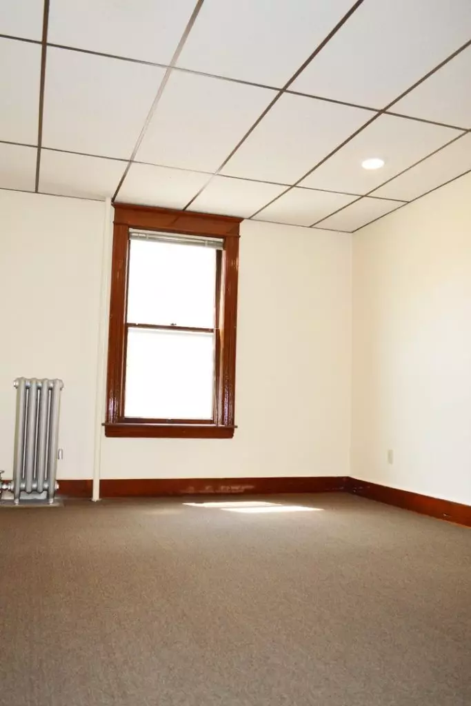 100 No. Winooski Ave B-1, Burlington, VT | Large 4 Bedroom Apartment with Heat & Hot Water Included | June 2027