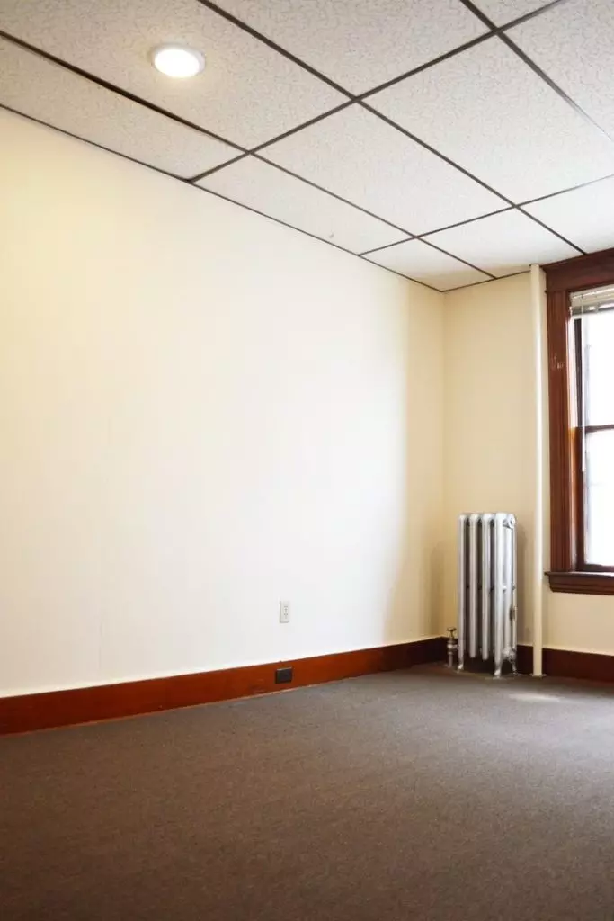 100 No. Winooski Ave B-1, Burlington, VT | Large 4 Bedroom Apartment with Heat & Hot Water Included | June 2027