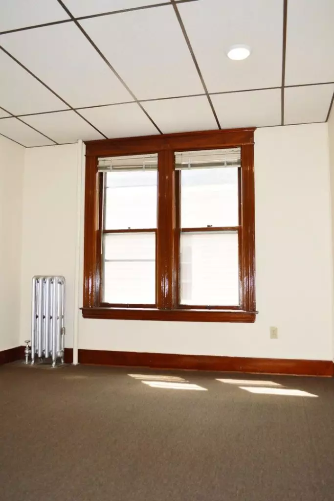 100 No. Winooski Ave B-1, Burlington, VT | Large 4 Bedroom Apartment with Heat & Hot Water Included | June 2027