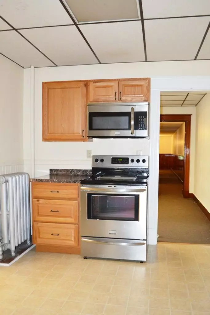 100 No. Winooski Ave B-1, Burlington, VT | Large 4 Bedroom Apartment with Heat & Hot Water Included | June 2027