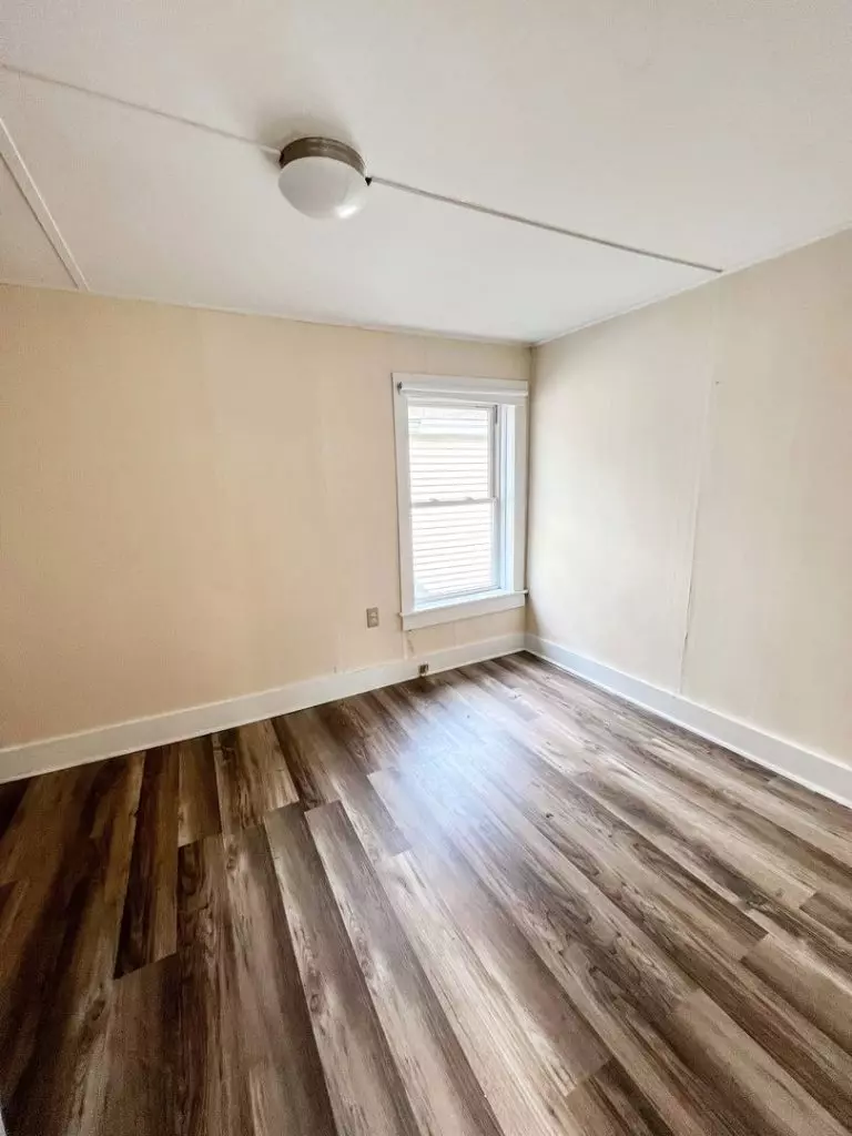 20 Cedar St, Burlington, VT | 5 Bedroom House with Private Yard & Parking | June 2027