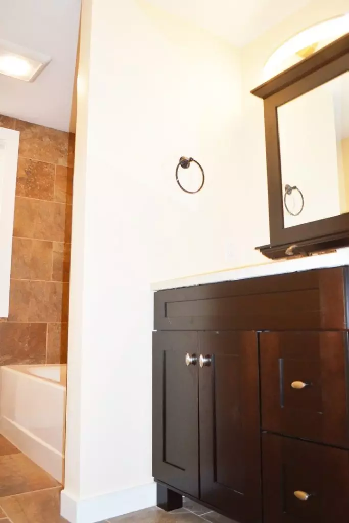 18 Rose St #1, Burlington, VT | Renovated 4 Bedroom Apartment with Yard & Parking | June 2027