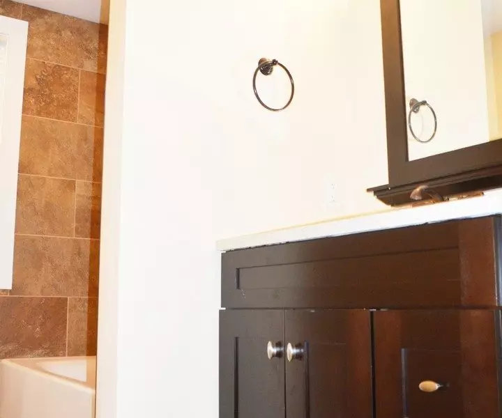 18 Rose St #1, Burlington, VT | Renovated 4 Bedroom Apartment with Yard & Parking | June 2027