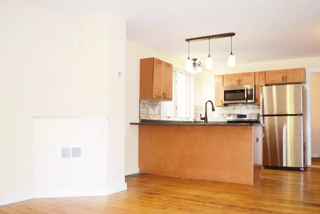 18 Rose St #1, Burlington, VT | Renovated 4 Bedroom Apartment with Yard & Parking | June 2027