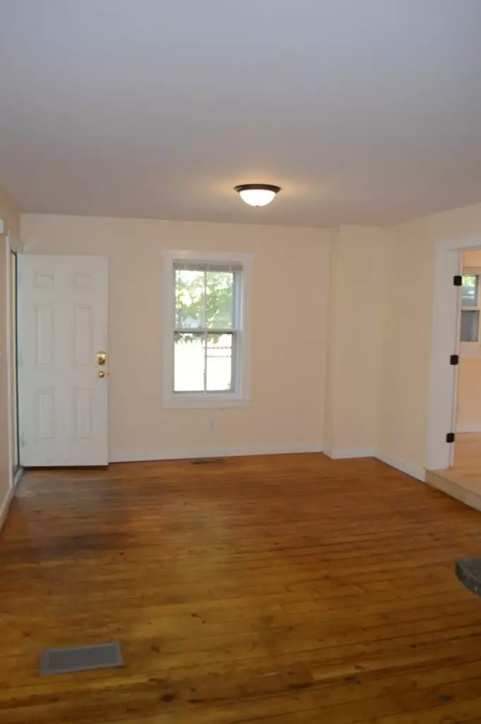 18 Rose St #1, Burlington, VT | Renovated 4 Bedroom Apartment with Yard & Parking | June 2027