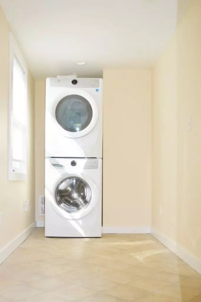 18 Rose St #1, Burlington, VT | Renovated 4 Bedroom Apartment with Yard & Parking | June 2027