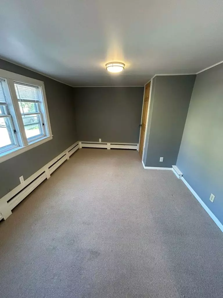 4 Bedroom Apartment in Burlington, VT | Old North End | Off-Street Parking | June 2027