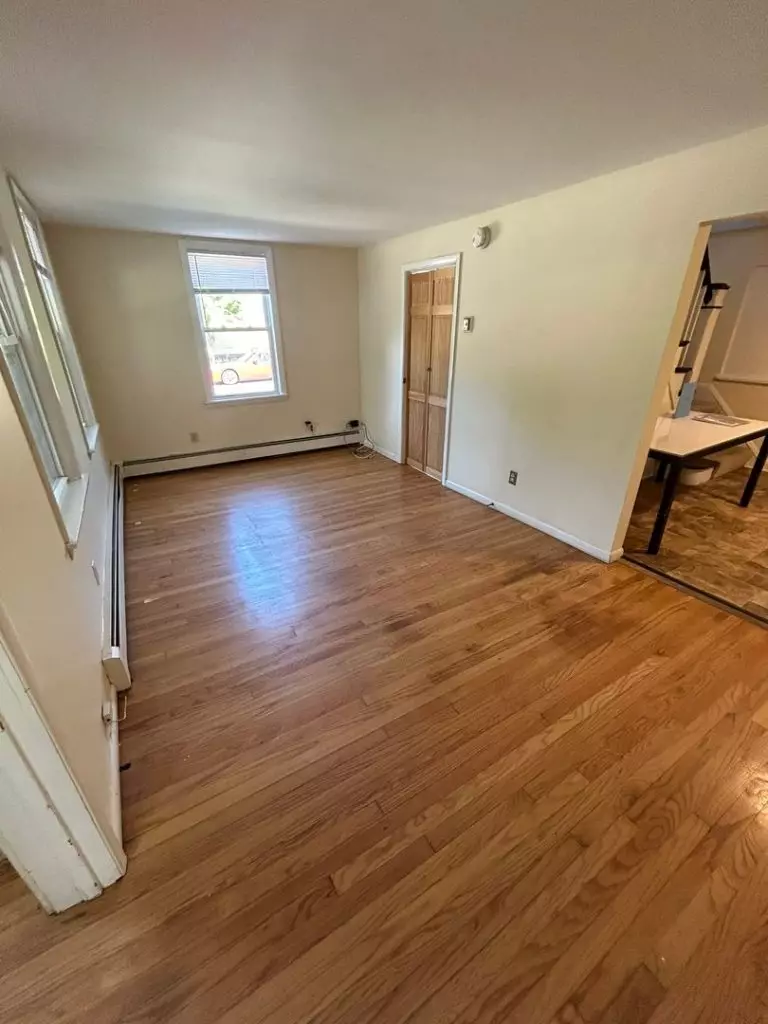 4 Bedroom Apartment in Burlington, VT | Old North End | Off-Street Parking | June 2027