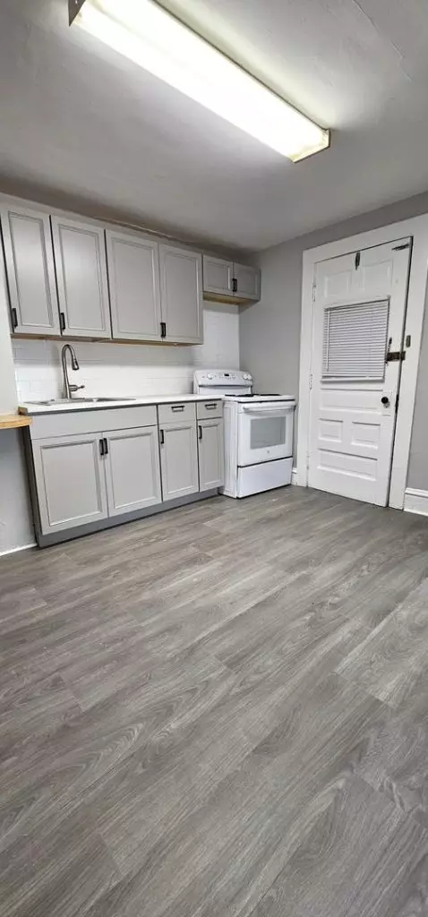 540 St Paul St #1, Burlington, VT | Newly Renovated 3 Bedroom, 1 Bath Apartment | June 2027