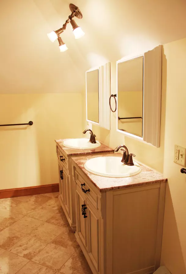 46 No. Champlain St #2, Burlington, VT | Gorgeous 3 Bedroom, 1 Bath Apartment | June 2027