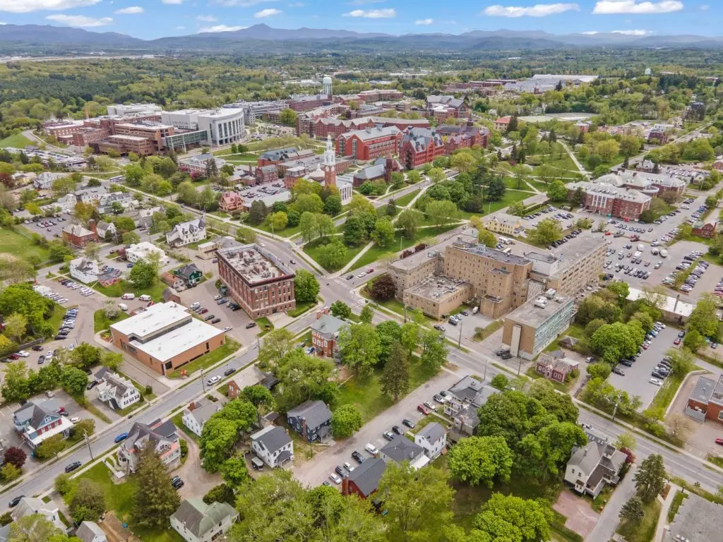 Newly Renovated 4 Bedroom + Office Apartment in Burlington, VT | Near UVM | June 2027
