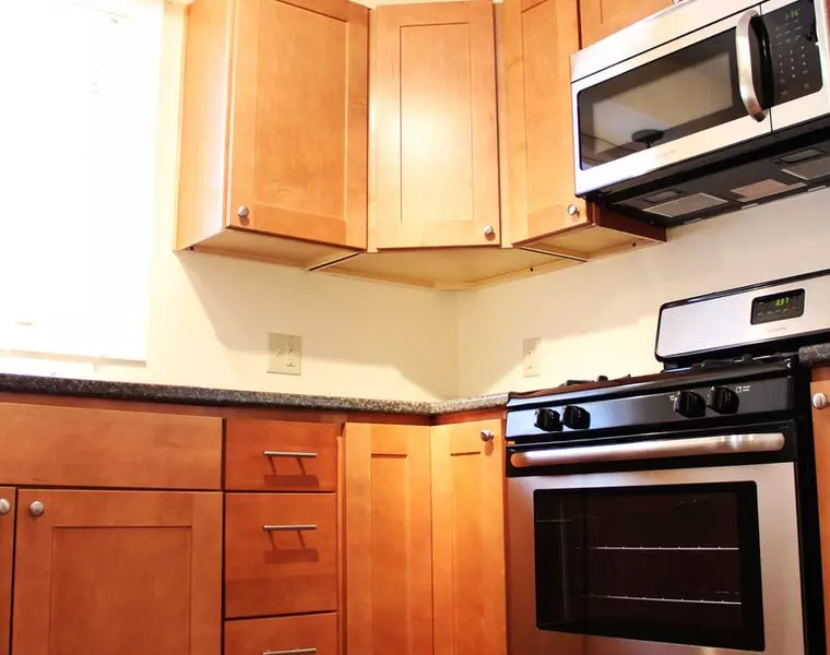 359 Saint Paul St #4, Burlington, VT | Huge 3 Bedroom Downtown Apartment with Parking | June 2027