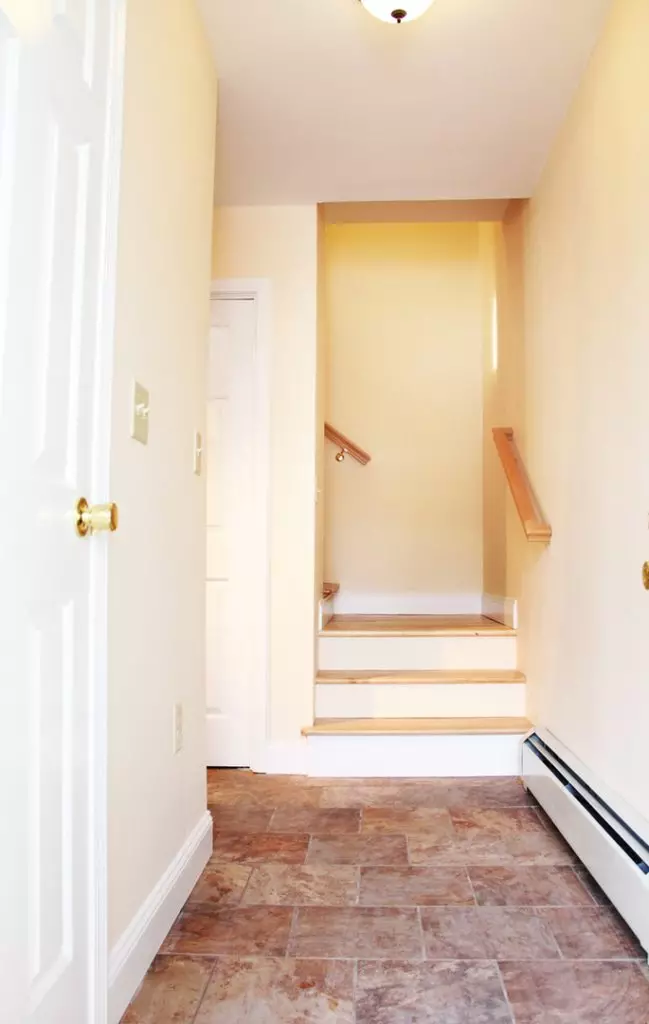 359 Saint Paul St #4, Burlington, VT | Huge 3 Bedroom Downtown Apartment with Parking | June 2027