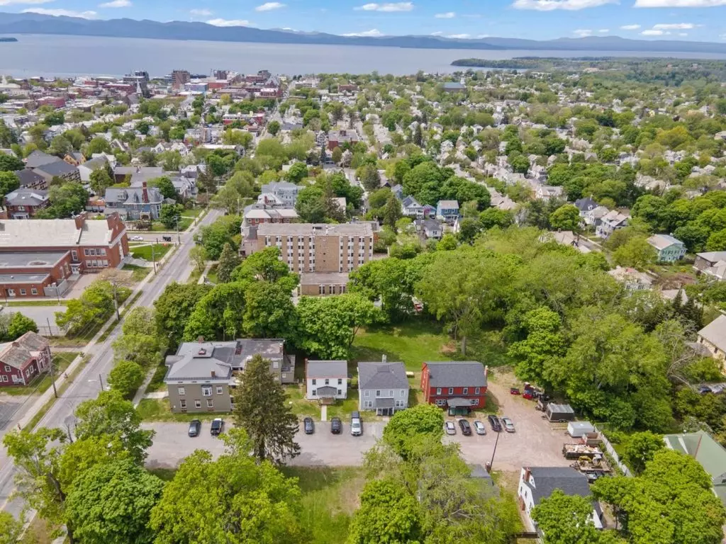 Newly Renovated 4 Bedroom + Office Apartment in Burlington, VT | Near UVM | June 2027