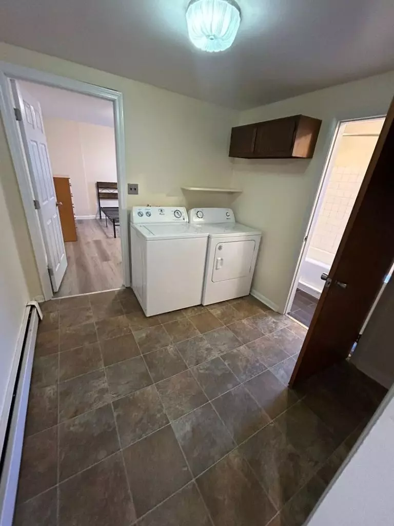 4 Bedroom Apartment in Burlington, VT | Old North End | Off-Street Parking | June 2027