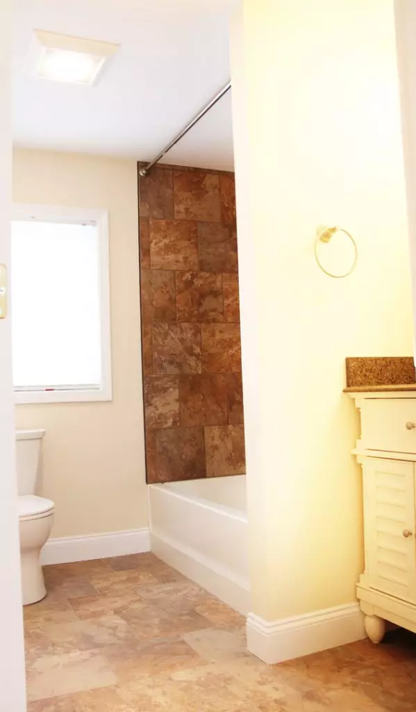 359 Saint Paul St #4, Burlington, VT | Huge 3 Bedroom Downtown Apartment with Parking | June 2027
