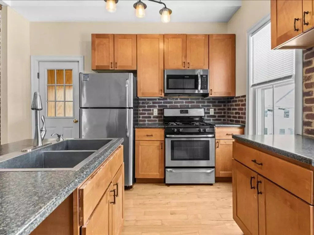 26 Cedar St, Burlington, VT | Renovated 3 Bedroom Apartment with Parking | June 2027