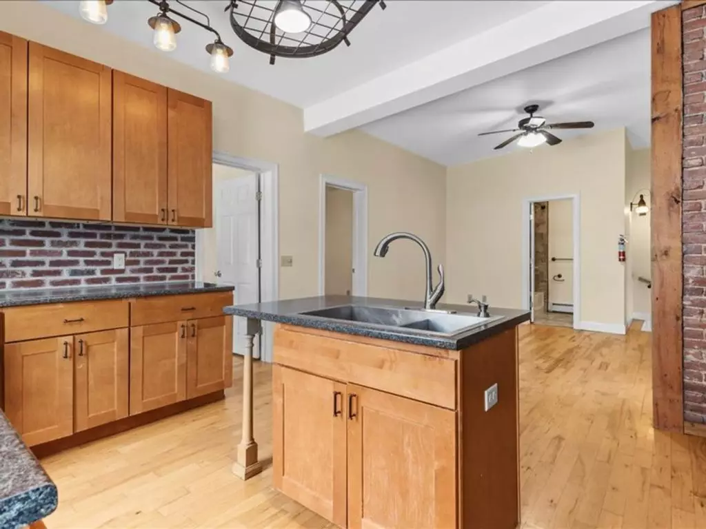 26 Cedar St, Burlington, VT | Renovated 3 Bedroom Apartment with Parking | June 2027