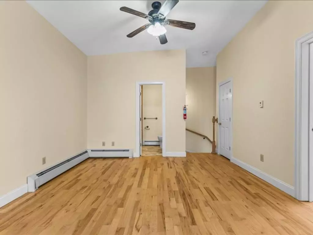 26 Cedar St, Burlington, VT | Renovated 3 Bedroom Apartment with Parking | June 2027