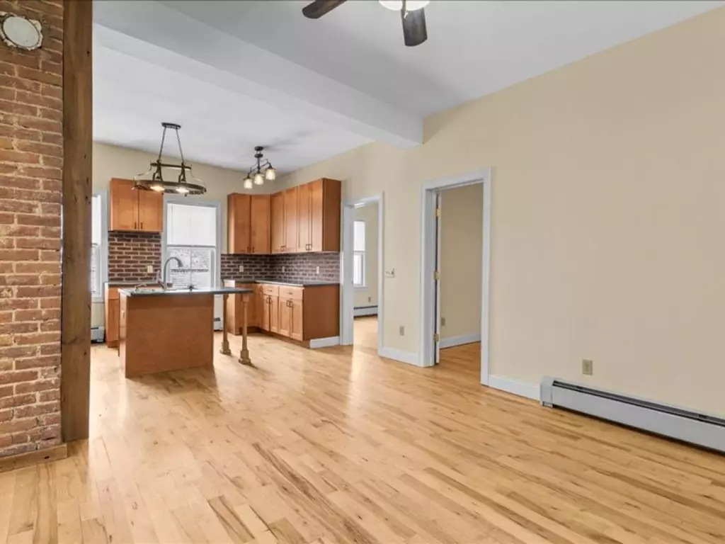 26 Cedar St, Burlington, VT | Renovated 3 Bedroom Apartment with Parking | June 2027