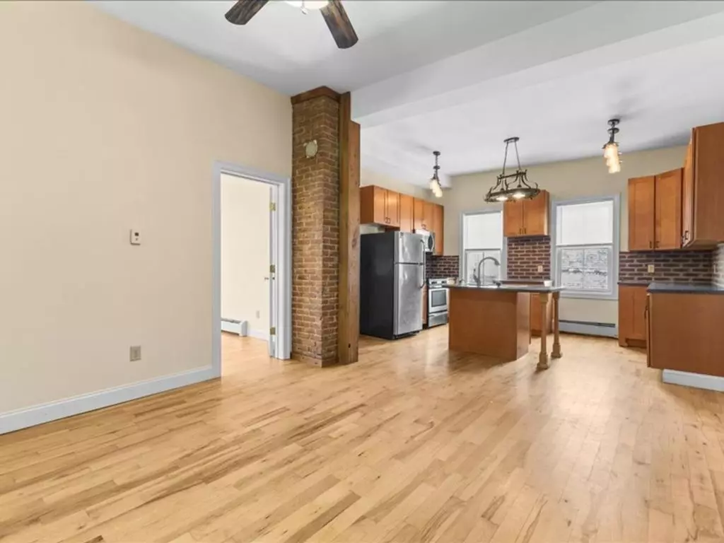 26 Cedar St, Burlington, VT | Renovated 3 Bedroom Apartment with Parking | June 2027
