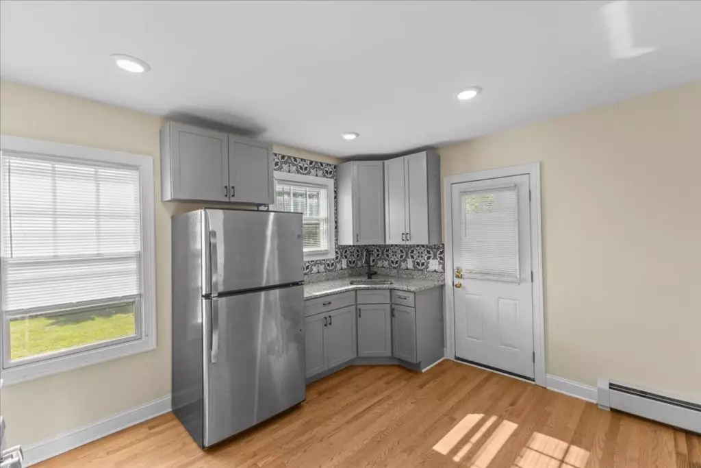 Newly Renovated 5 Bedroom Apartment in Burlington, VT | Free Parking & Near UVM | June 2027