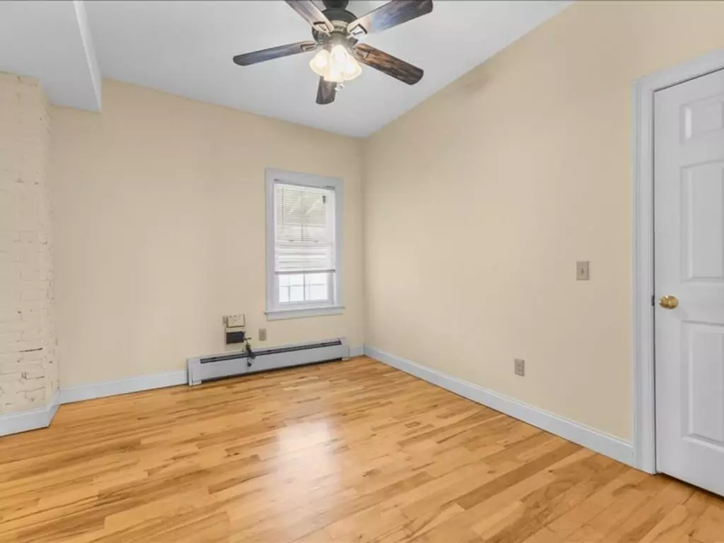 26 Cedar St, Burlington, VT | Renovated 3 Bedroom Apartment with Parking | June 2027