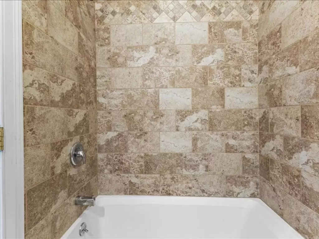26 Cedar St, Burlington, VT | Renovated 3 Bedroom Apartment with Parking | June 2027