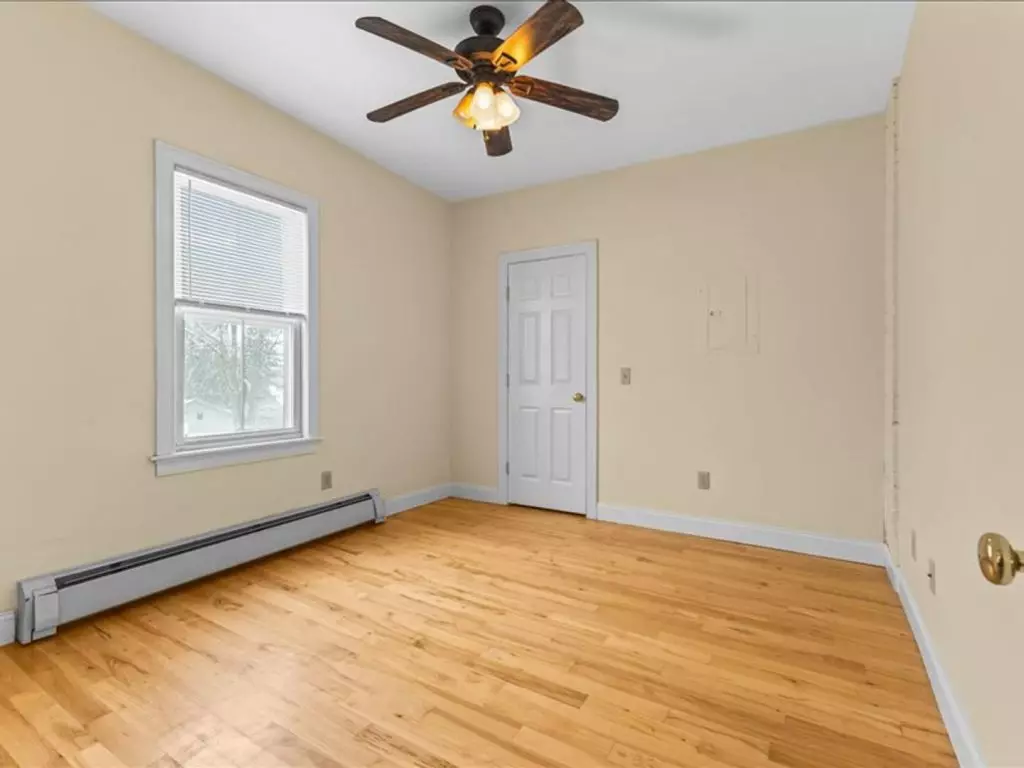 26 Cedar St, Burlington, VT | Renovated 3 Bedroom Apartment with Parking | June 2027