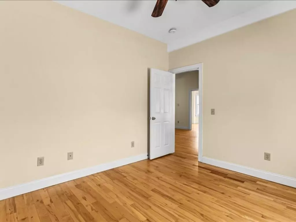 26 Cedar St, Burlington, VT | Renovated 3 Bedroom Apartment with Parking | June 2027