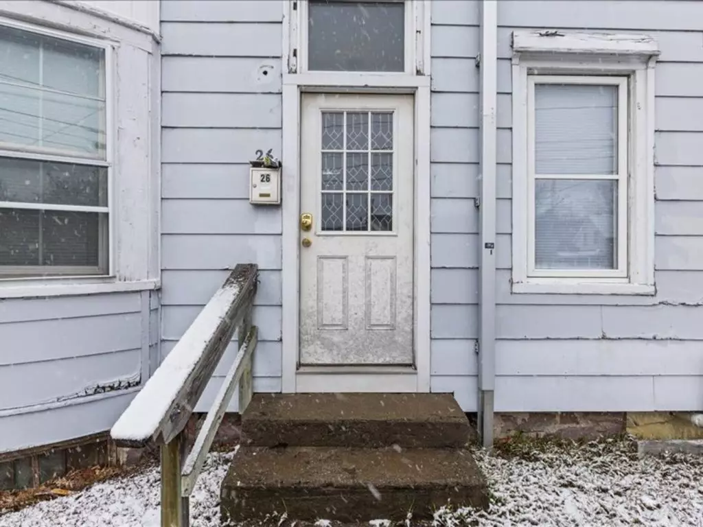 26 Cedar St, Burlington, VT | Renovated 3 Bedroom Apartment with Parking | June 2027