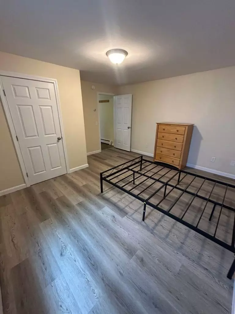 4 Bedroom Apartment in Burlington, VT | Old North End | Off-Street Parking | June 2027