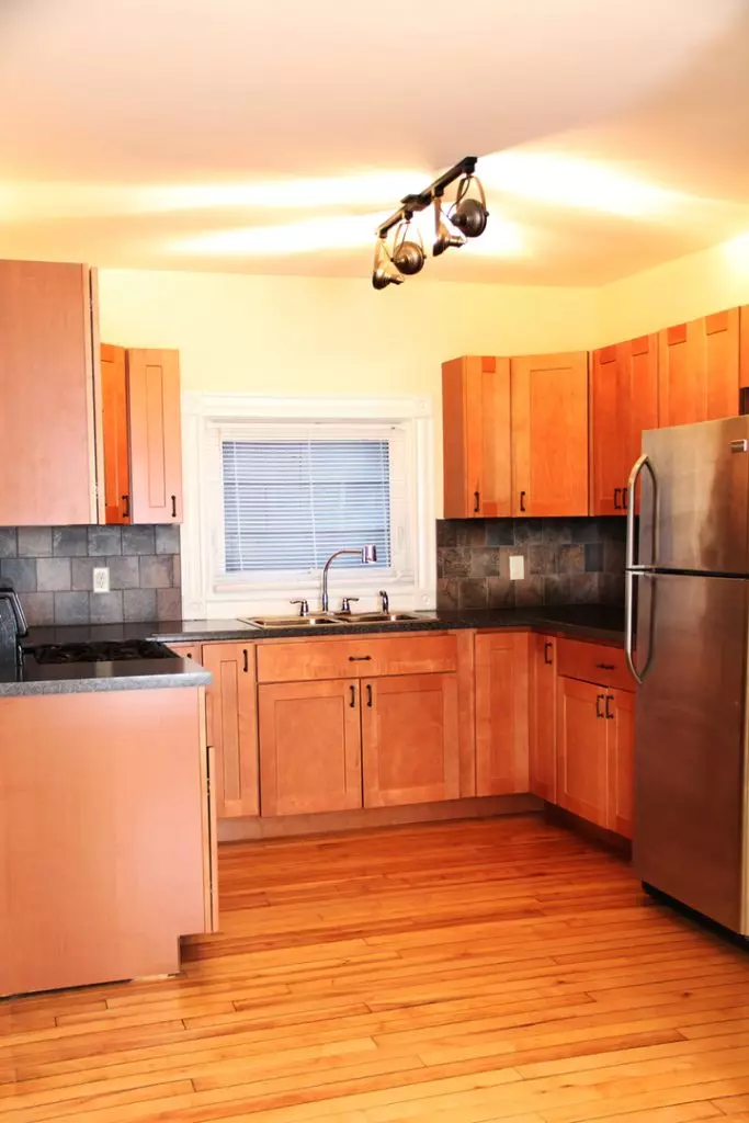 206A North Winooski Ave, Burlington, VT | Renovated 3 Bedroom Apartment Near UVM & Champlain College | June 2027