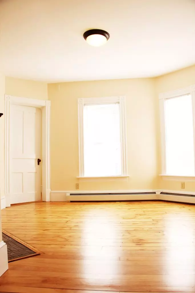 206A North Winooski Ave, Burlington, VT | Renovated 3 Bedroom Apartment Near UVM & Champlain College | June 2027