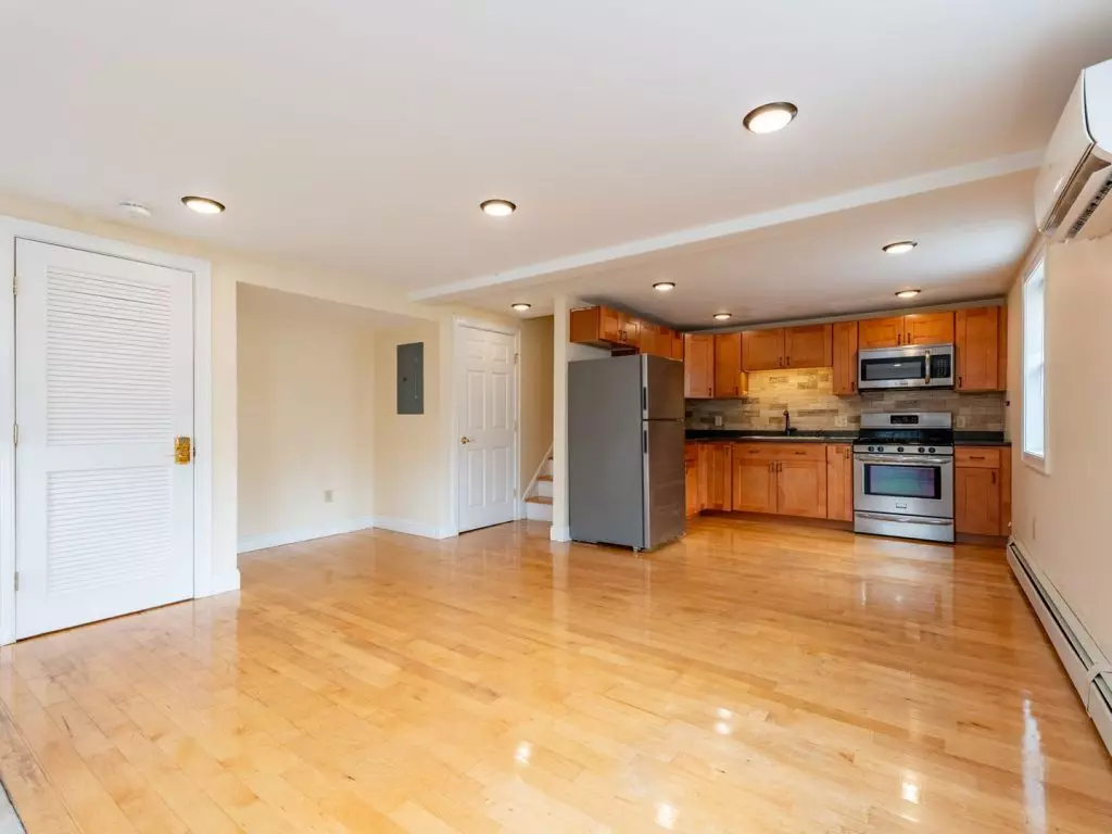 158E North St, Burlington, VT | 3 Bedroom, 2 Bathroom Apartment Near UVM | June 2027