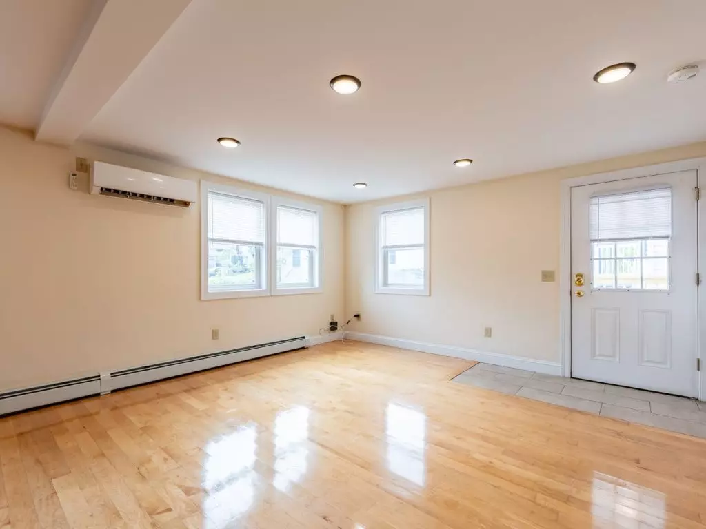 158E North St, Burlington, VT | 3 Bedroom, 2 Bathroom Apartment Near UVM | June 2027