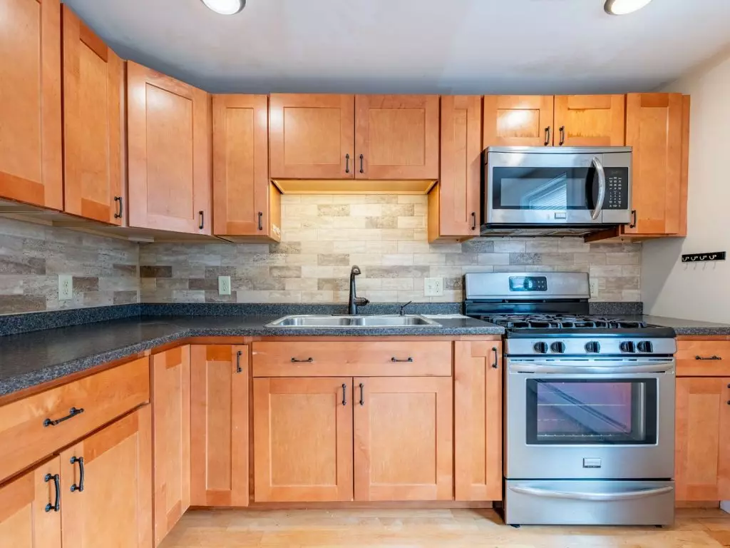 158E North St, Burlington, VT | 3 Bedroom, 2 Bathroom Apartment Near UVM | June 2027