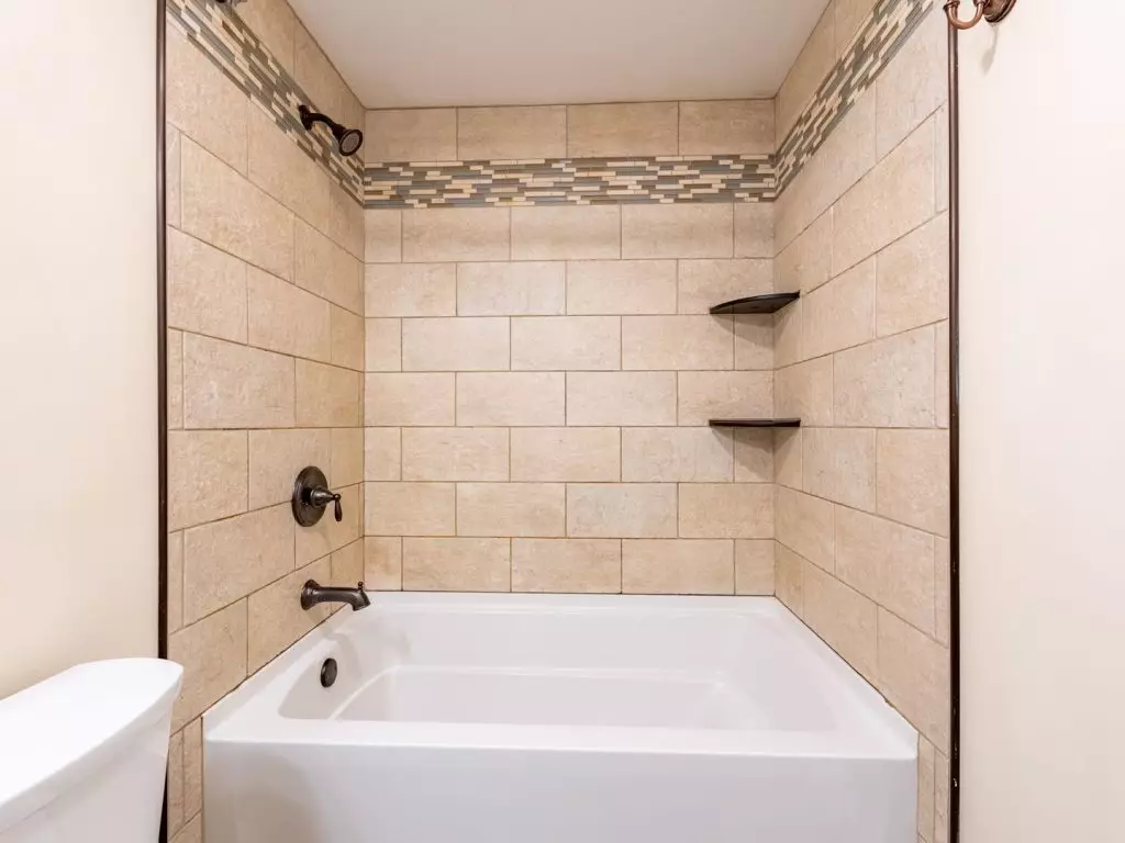 158E North St, Burlington, VT | 3 Bedroom, 2 Bathroom Apartment Near UVM | June 2027
