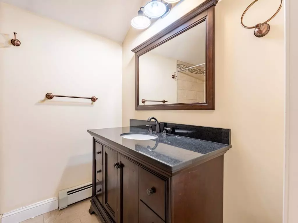 158E North St, Burlington, VT | 3 Bedroom, 2 Bathroom Apartment Near UVM | June 2027