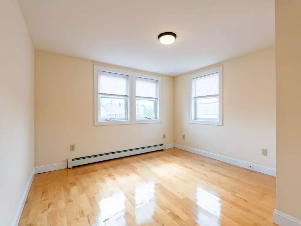 158E North St, Burlington, VT | 3 Bedroom, 2 Bathroom Apartment Near UVM | June 2027