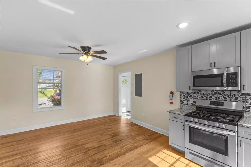 Newly Renovated 5 Bedroom Apartment in Burlington, VT | Free Parking & Near UVM | June 2027